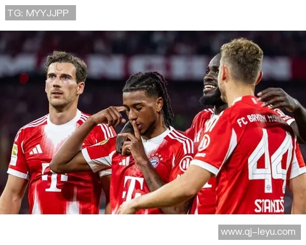 性感女歌手与凯恩同框合影亮相拜仁晚宴引发热议 性感女歌手与凯恩同框合影亮相拜仁晚宴引发热议