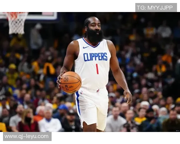 哈登谈球队配合训练称赞祖巴茨与科林斯的默契与随机应变能力