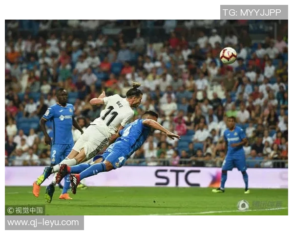 奥多贝尔精准传中特尔头球击中横梁险些破门