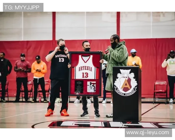 火箭球迷期待重聚哈登与杜兰特晒球衣P图引发热议